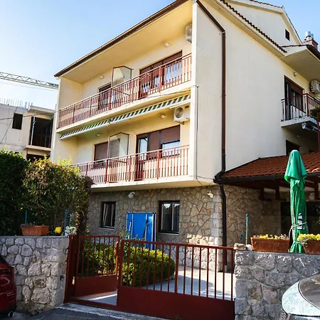 Appartamento House Mercedes Near The
