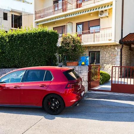 Apartament House Mercedes Near The