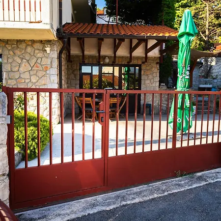 House Mercedes Near The Appartamento *