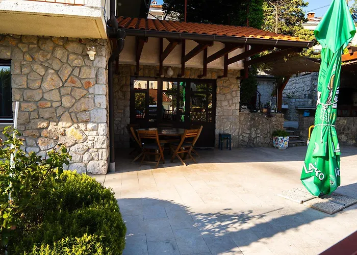 House Mercedes Near The * Selce