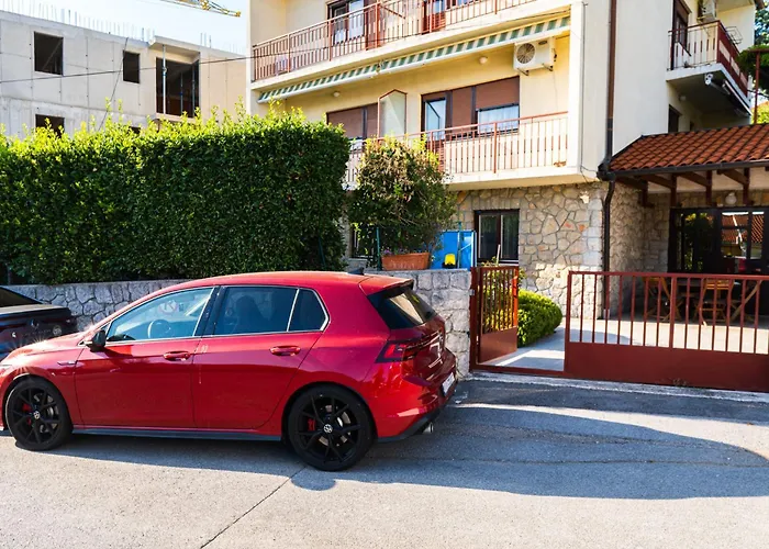 Apartament House Mercedes Near The