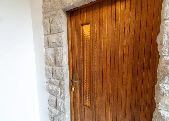 Apartament House Mercedes Near The Selce