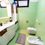 House Mercedes Near The شقة